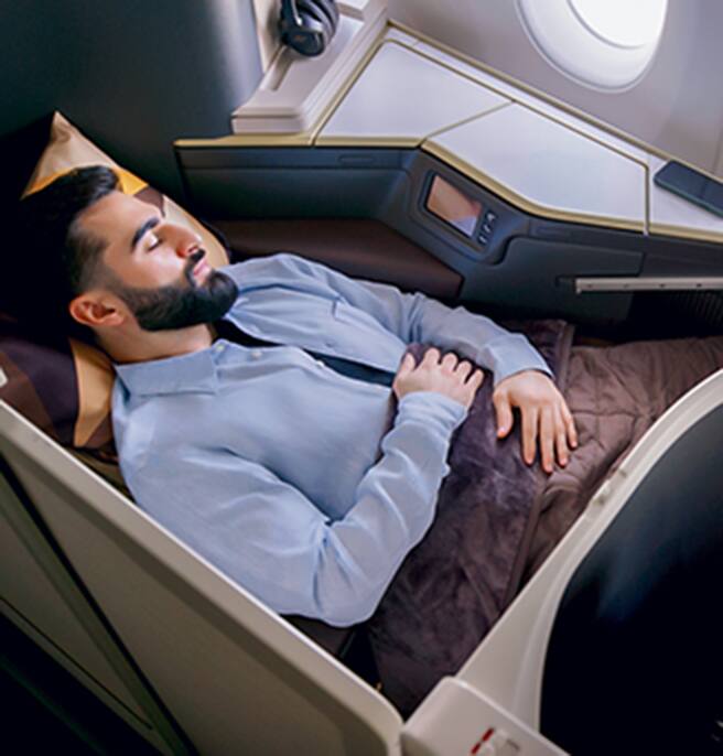 tripulação da etihad com kit de EPI